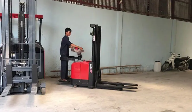 Heli Electric Stacker Pallet Reach Stacker Battery Forklift (CBS10J)